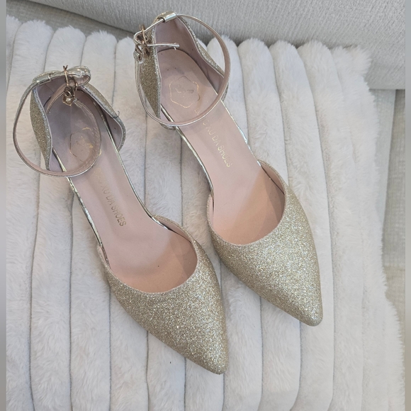 Elegant Gold Glitter Women's Shoes - Picture 2 of 15